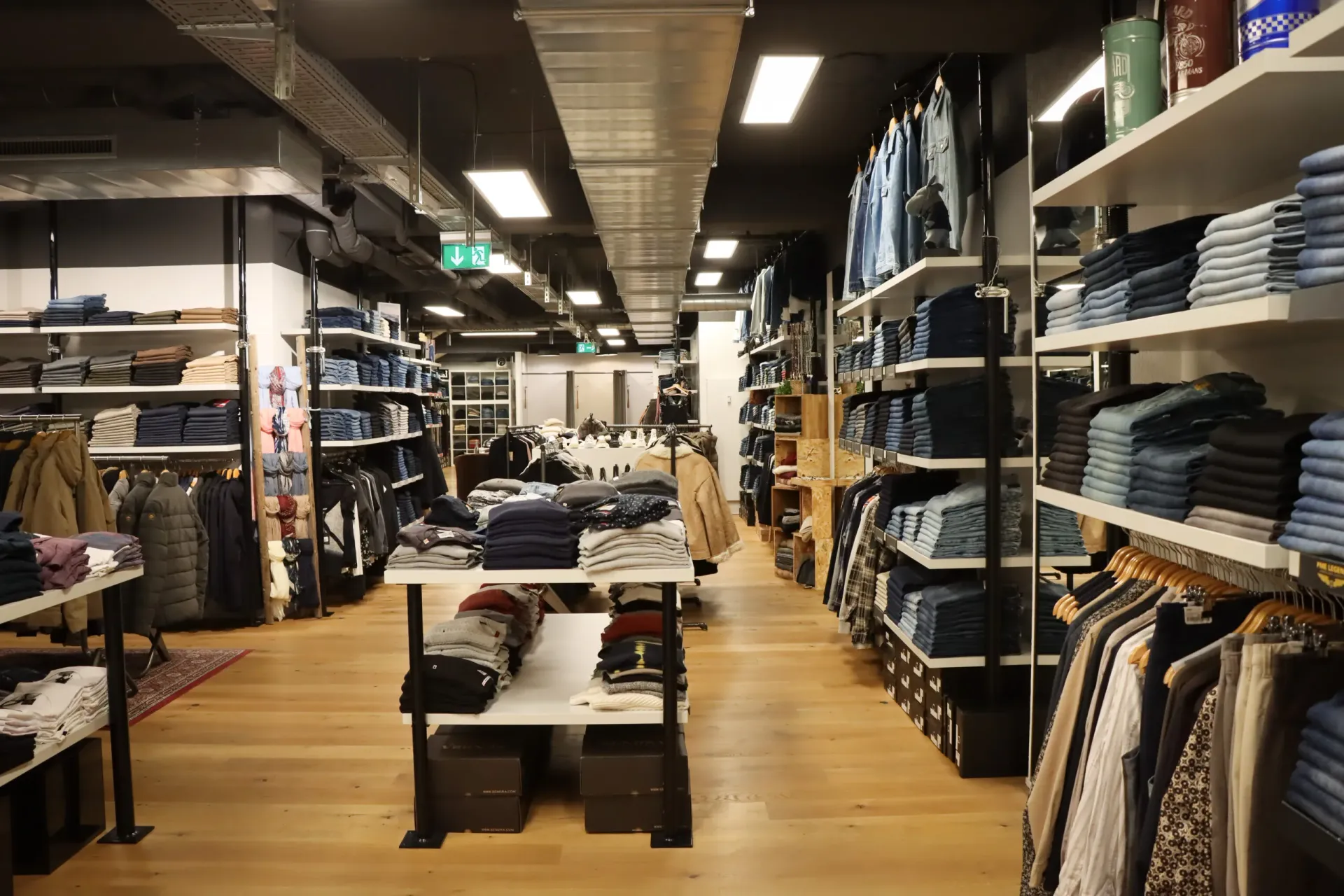 Wenn Jeans zur zweiten Haut werden: Die Kunst der perfekten Passform bei Deans in Winterthur