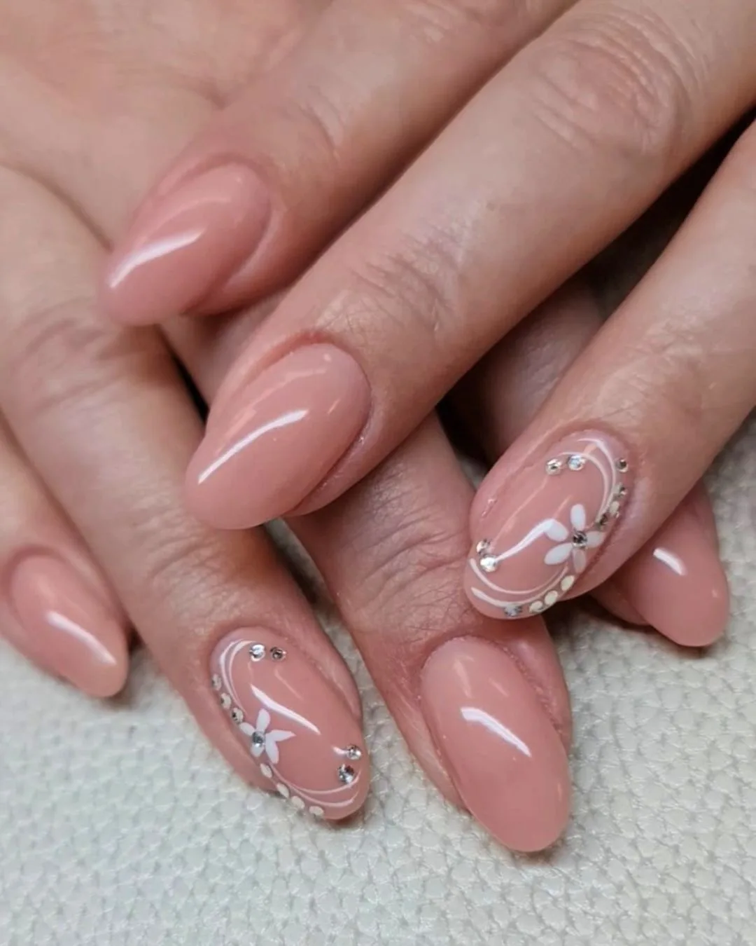 Stille Momente für schöne Hände: Nagelpflege mit Hingabe in Baar